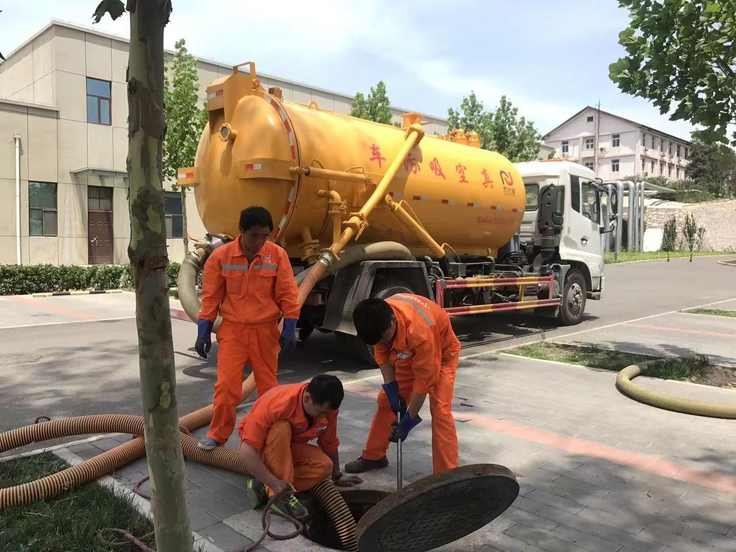 通江化粪池清理与5-8吨吸粪车施工效率分析